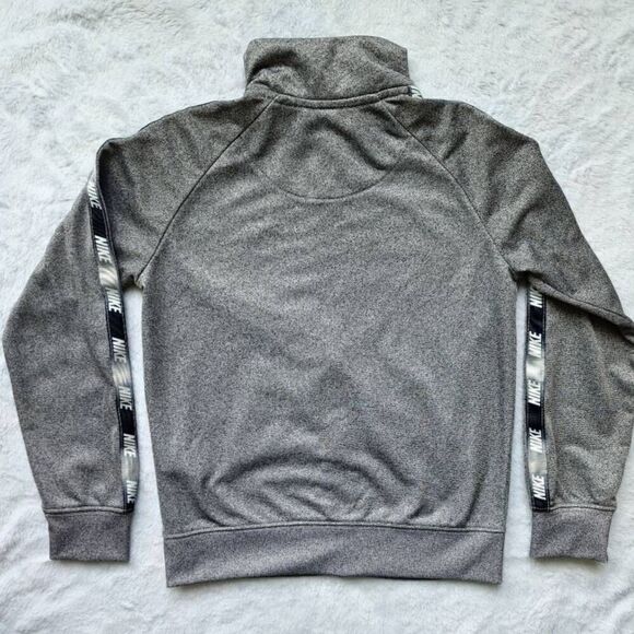 Boys Nike's gray zip up light weight jacket size S (4-5yrs) - Picture 2 of 11